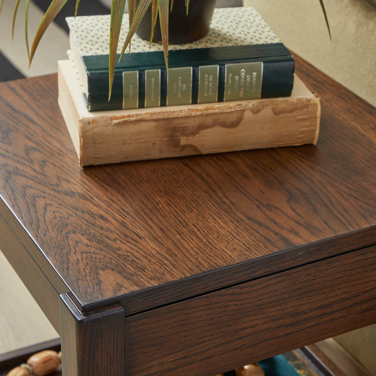 Flexsteel Sylvie Short Bunching Table