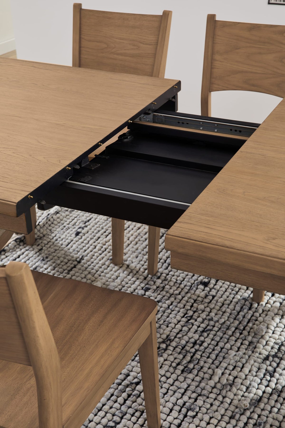 Flexsteel Normandy Rectangular Dining Table