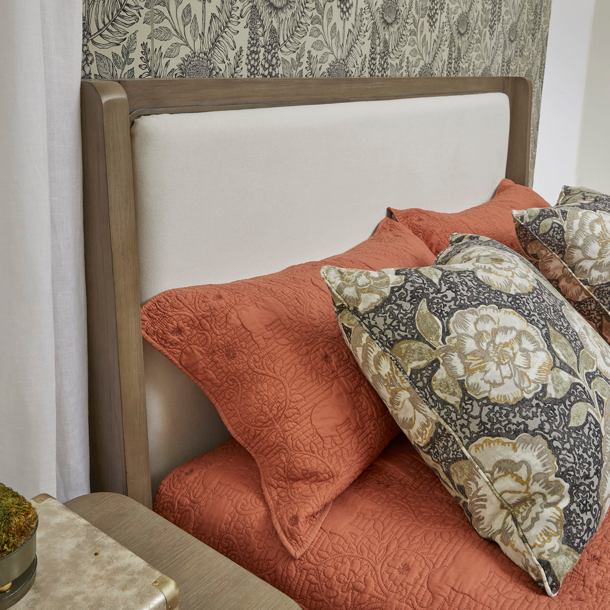 Flexsteel Normandy King Upholstered Bed