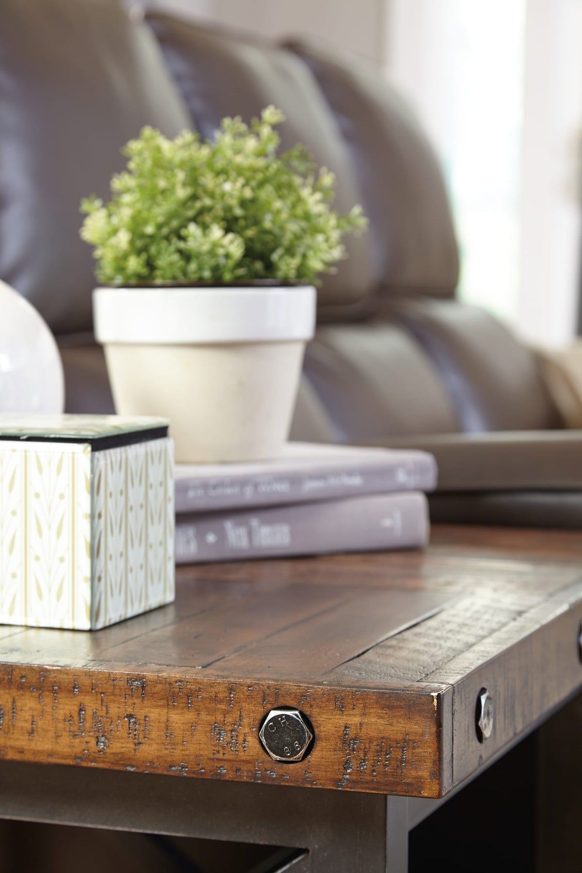 Flexsteel Carpenter Chairside Table