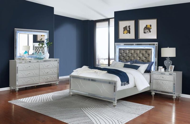Gunnison Bedroom Set Silver Metallic California King 4-piece