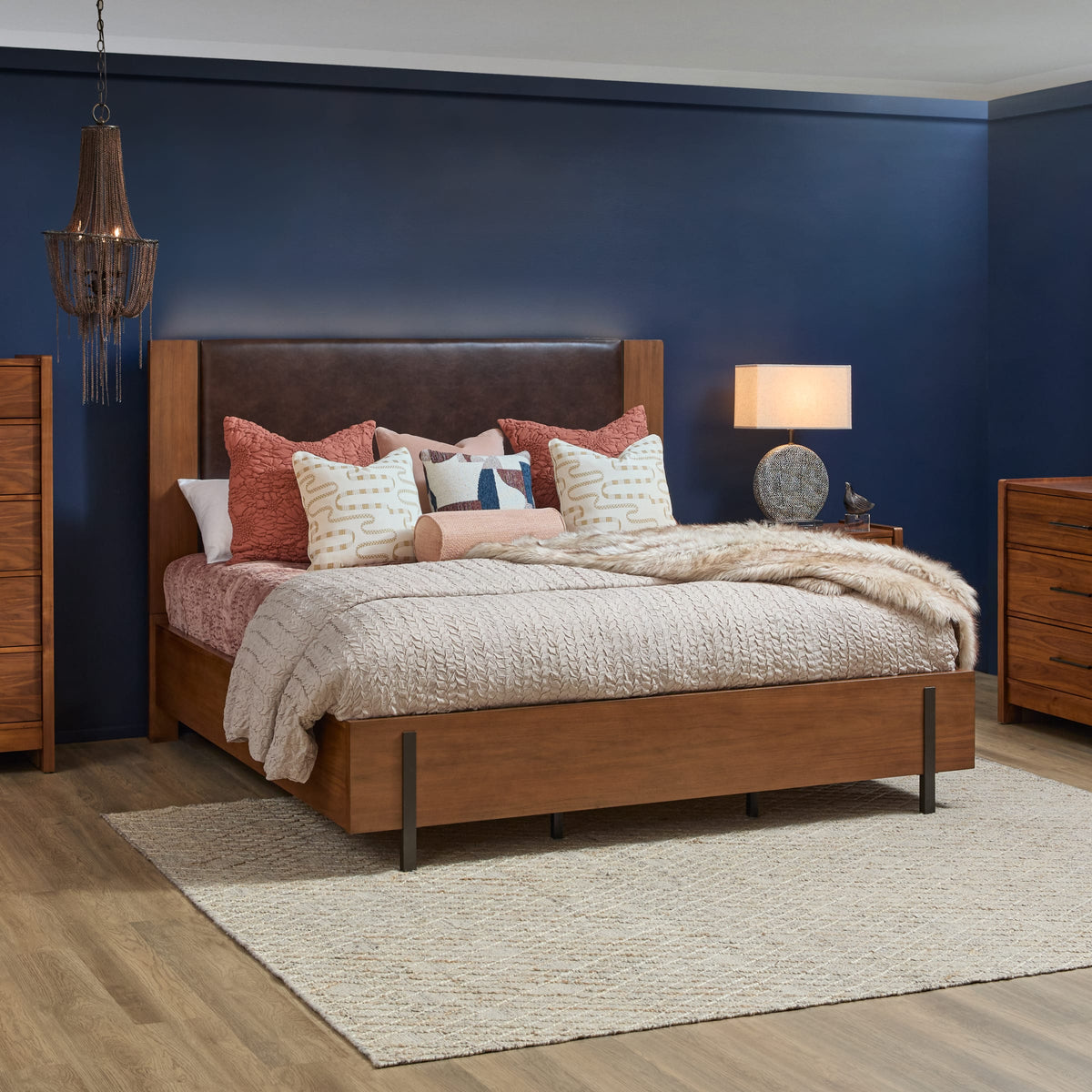 Flexsteel Lincoln Queen Upholstered Bed