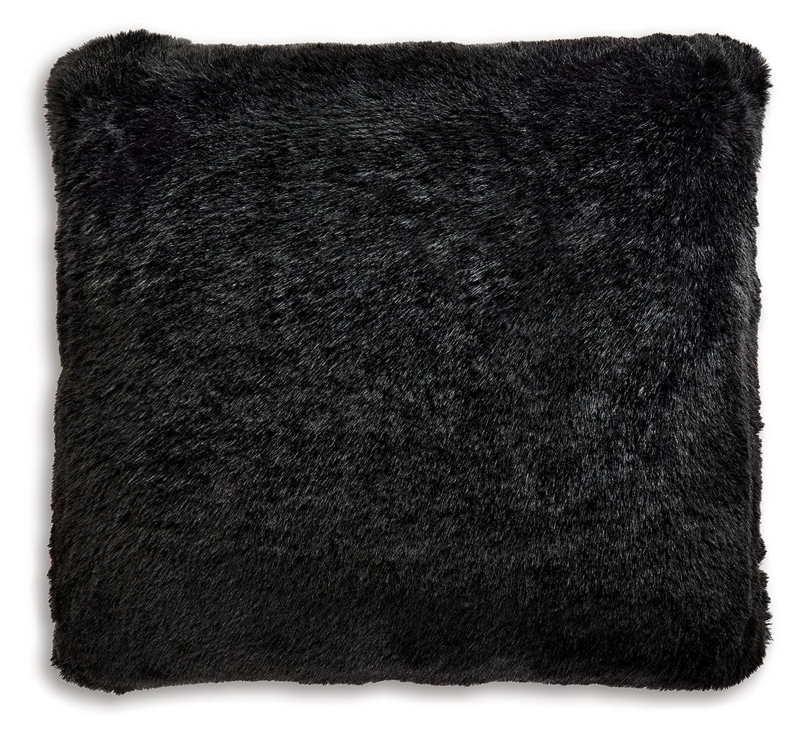 Gariland - Faux Fur Pillow