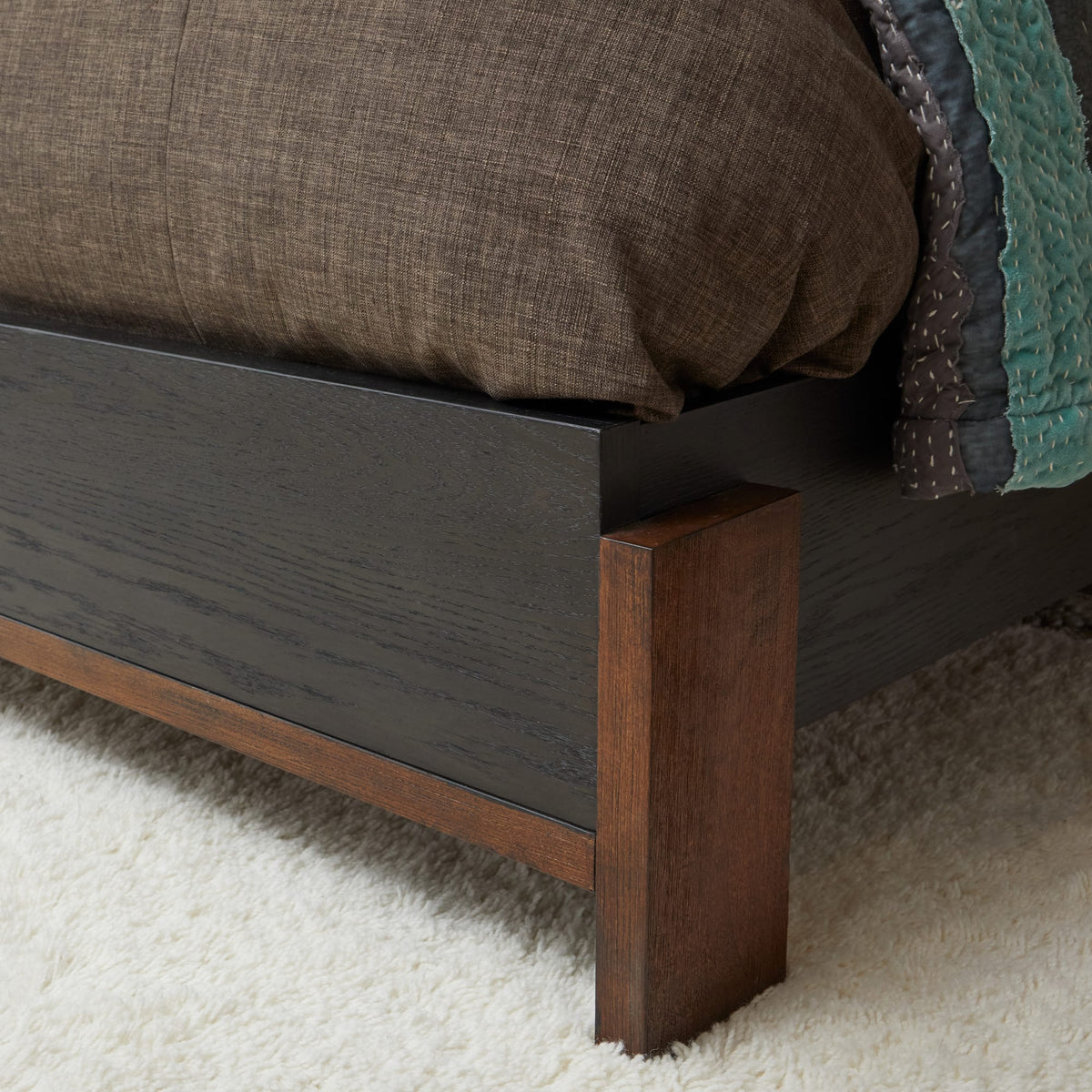 Flexsteel Waterfall Queen Upholstered Bed
