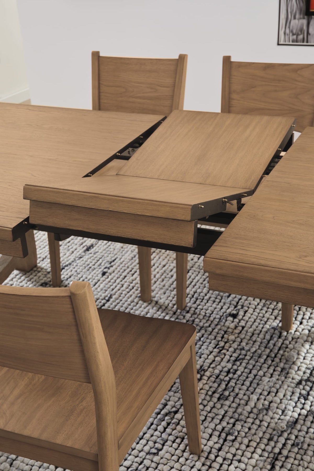 Flexsteel Normandy Rectangular Dining Table