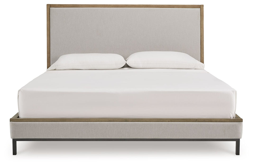 Tomtyn - Upholstered Bed